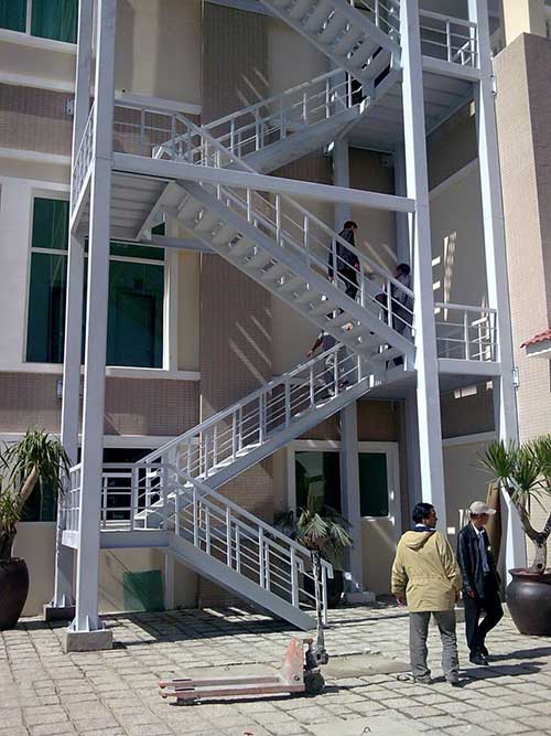 Cầu thang thoát hiểm