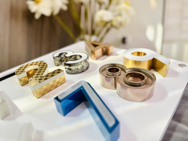 Chữ inox đèn led