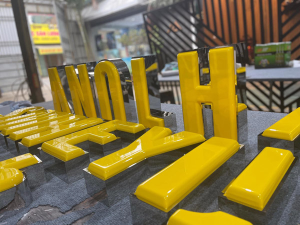 Chữ inox mặt mica hút nổi