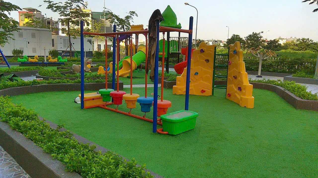 Cỏ nhân tạo sân trường