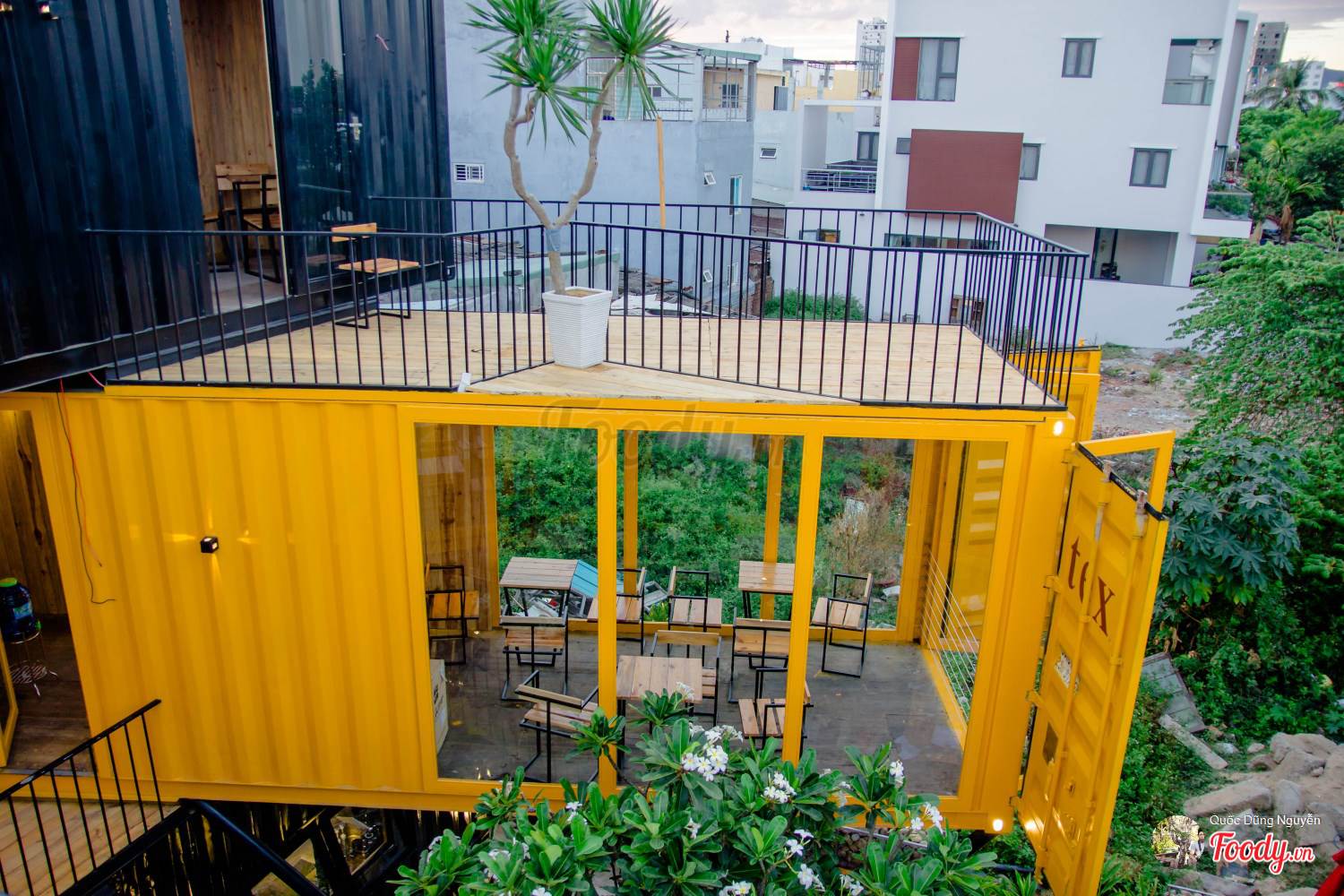 Container cafe