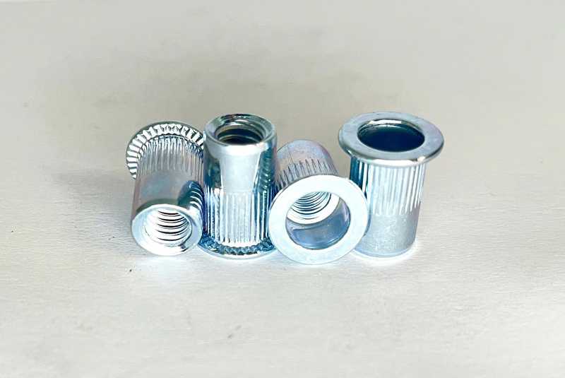 Cr3+ trắng