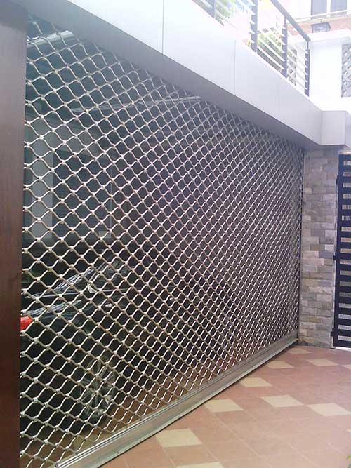 Cửa cuốn lưới inox