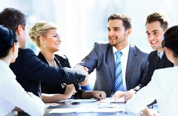 Cung ứng nhân lực cấp cao, cấp trung