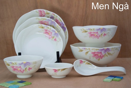 Bộ gốm sứ hoa văn