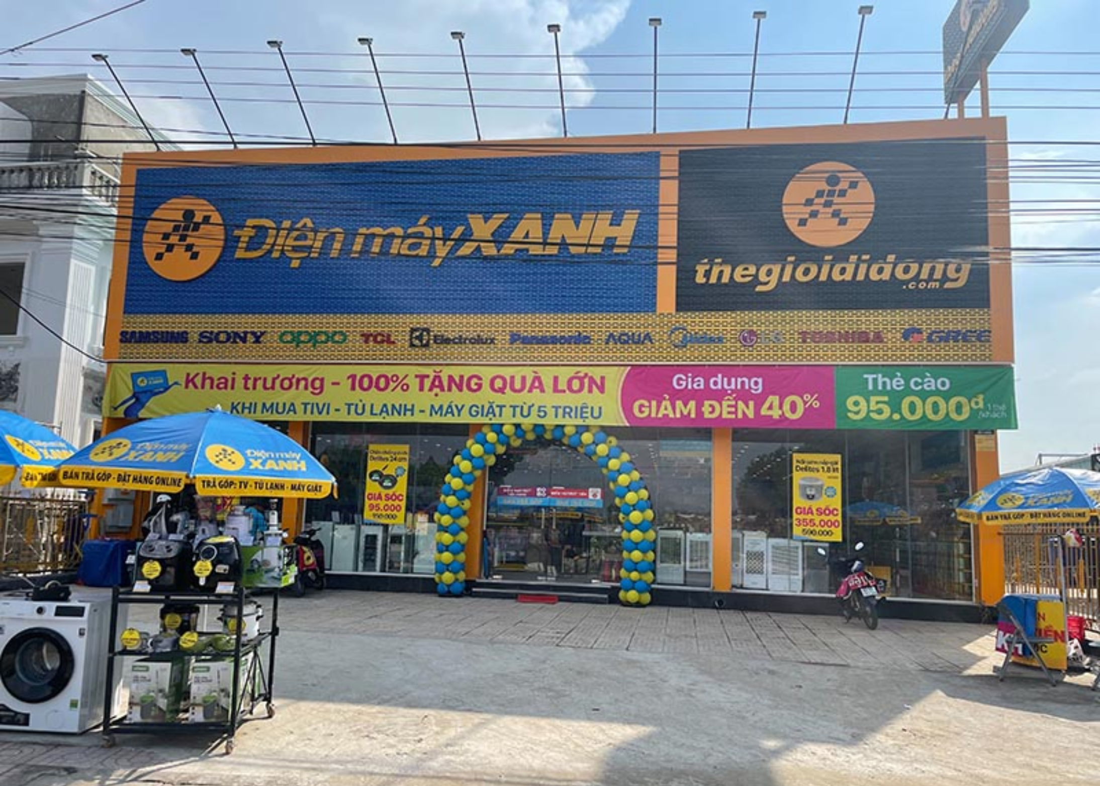 Lắp đặt kệ siêu thị tại Điện Máy Xanh Mộc Hóa Long An