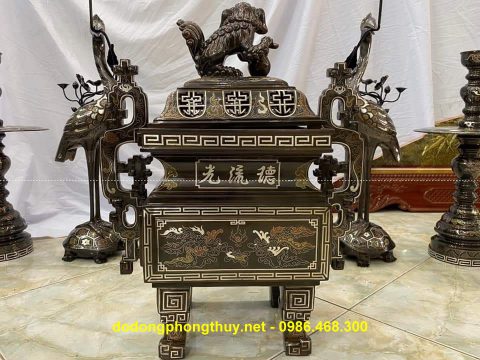 Đỉnh đồng vuông khảm vàng bạc