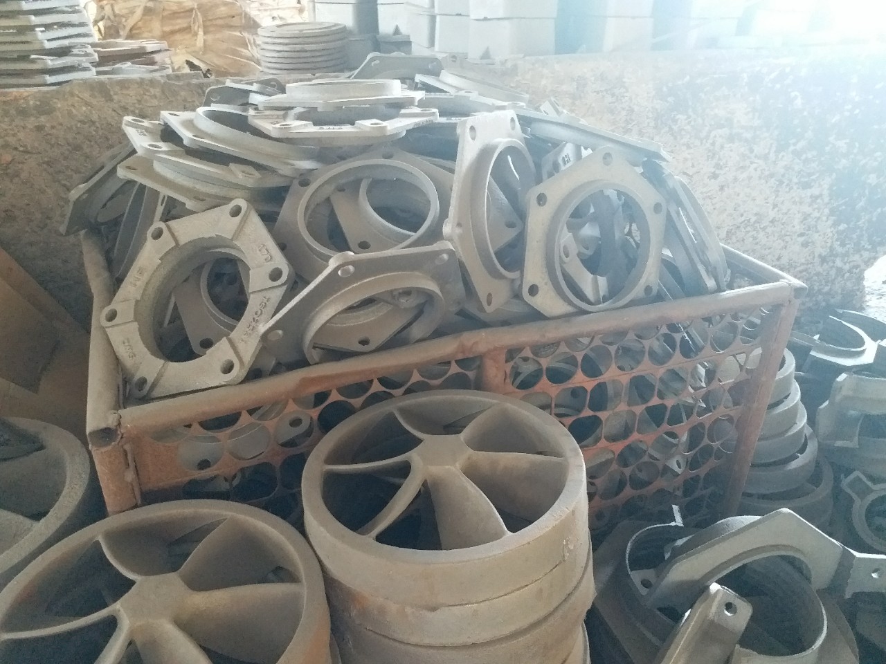 Đúc gang chi tiết theo yêu cầu
