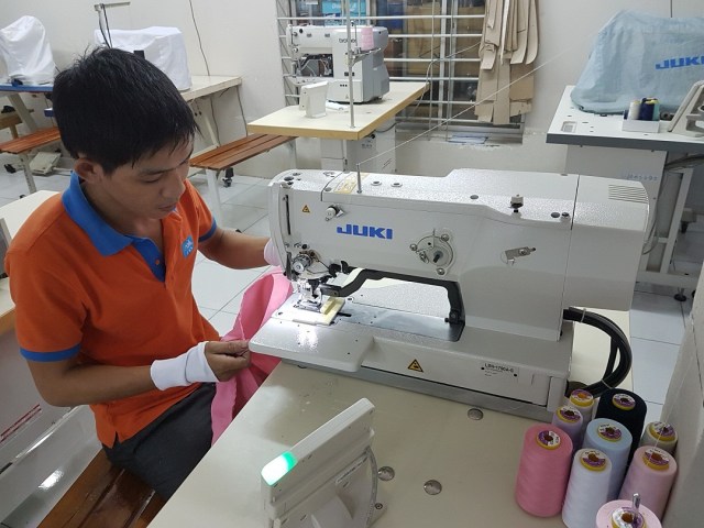 Máy thùa khuy thẳng