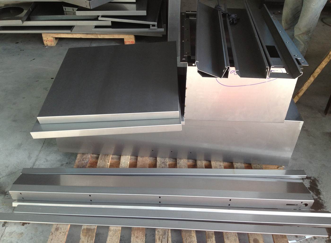 Gia công cắt chấn Inox