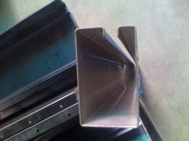 Gia công cắt chấn Inox
