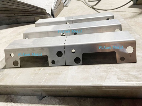 Gia công chấn gấp CNC