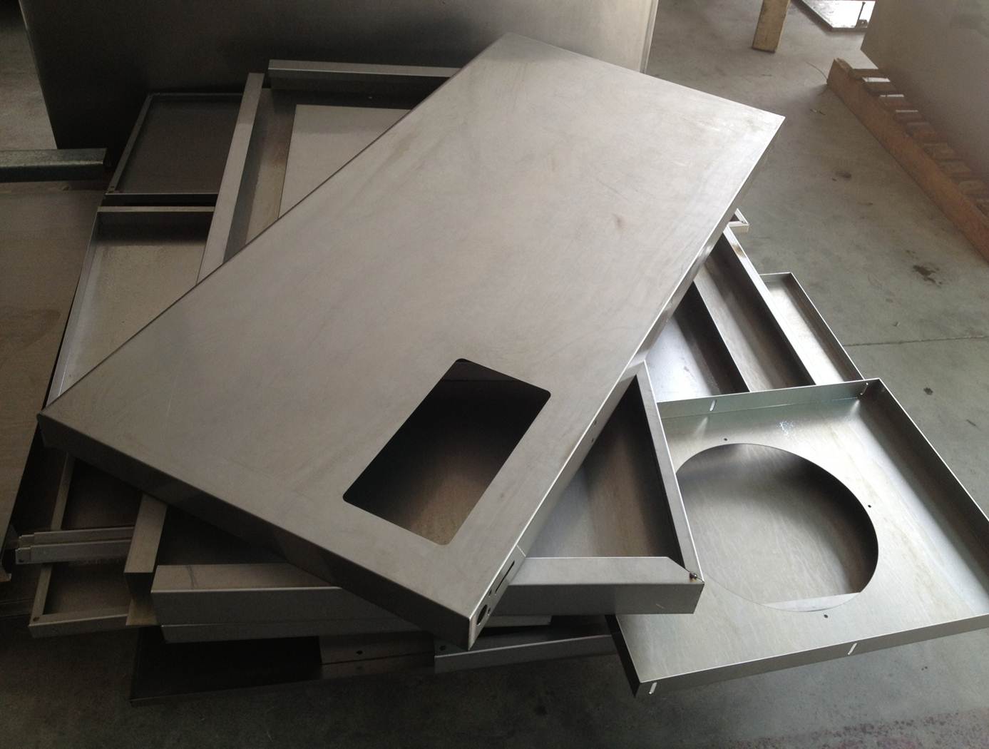 Gia công cắt chấn Inox