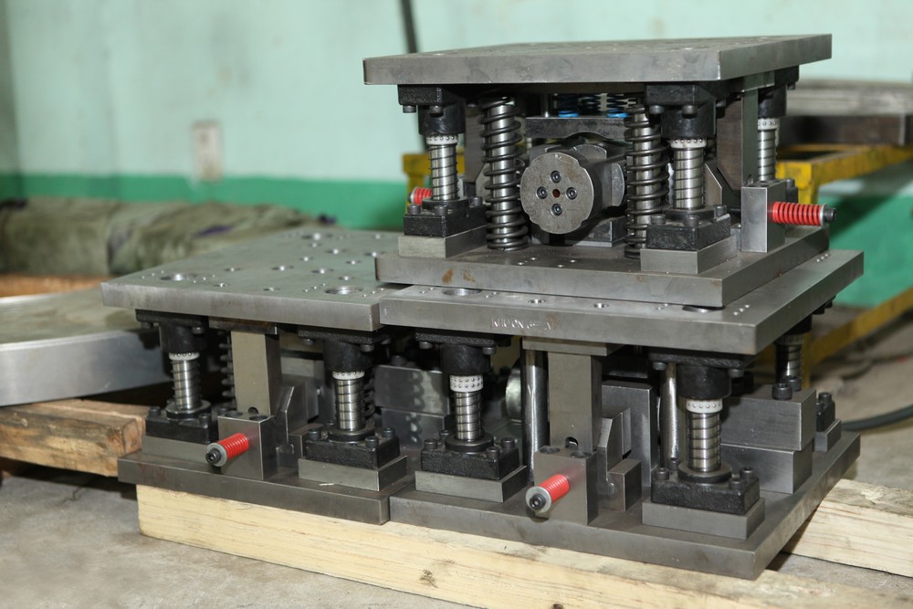 Gia công khuôn mẫu