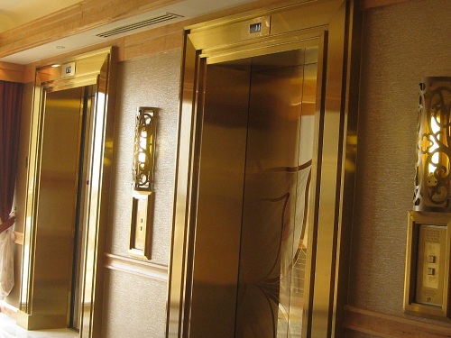 Inox ốp cửa thang máy