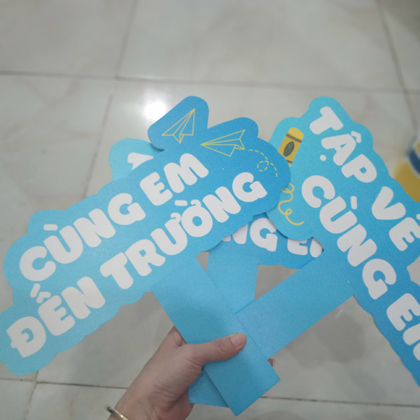 In hashtag cầm tay