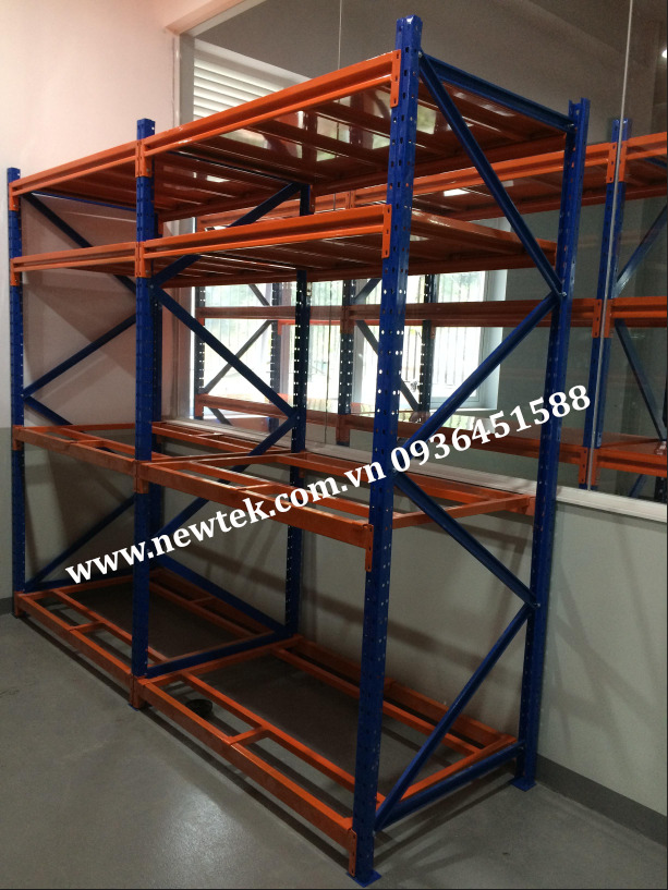 Kệ để lốp xe