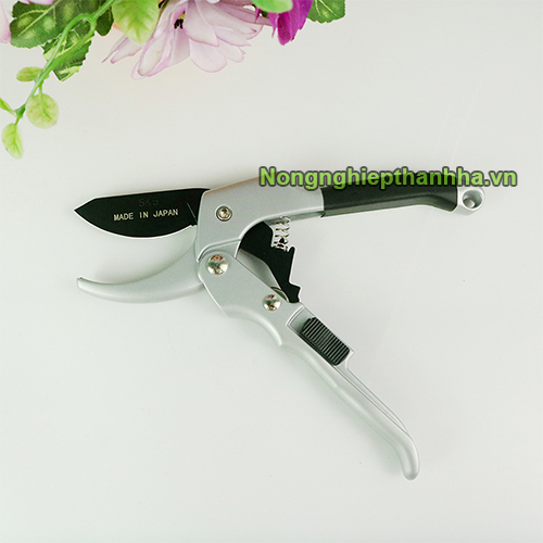 Kéo cắt tỉa cành cây