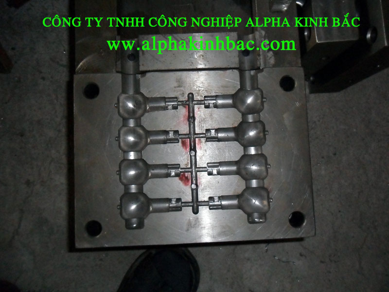 Khuôn ép nhựa