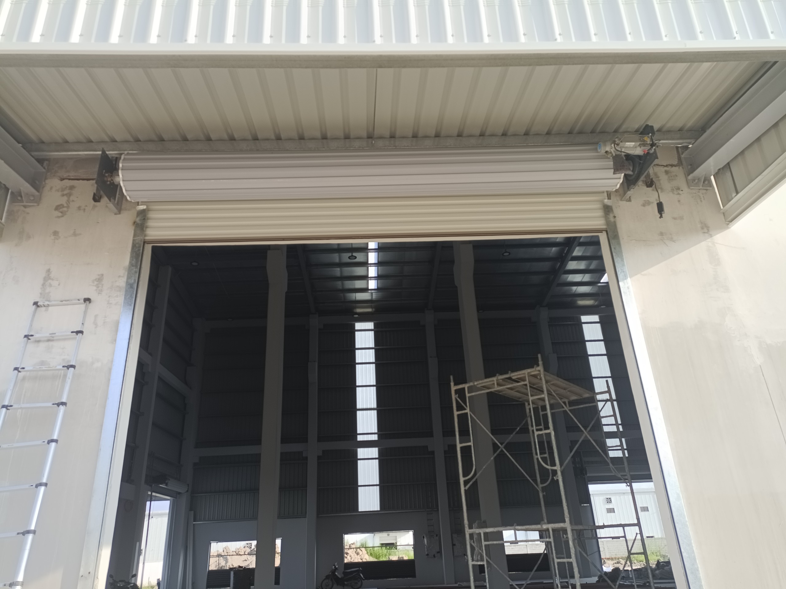 Lắp cửa tấm liền Dự án KCN Nam Cầu Kiền