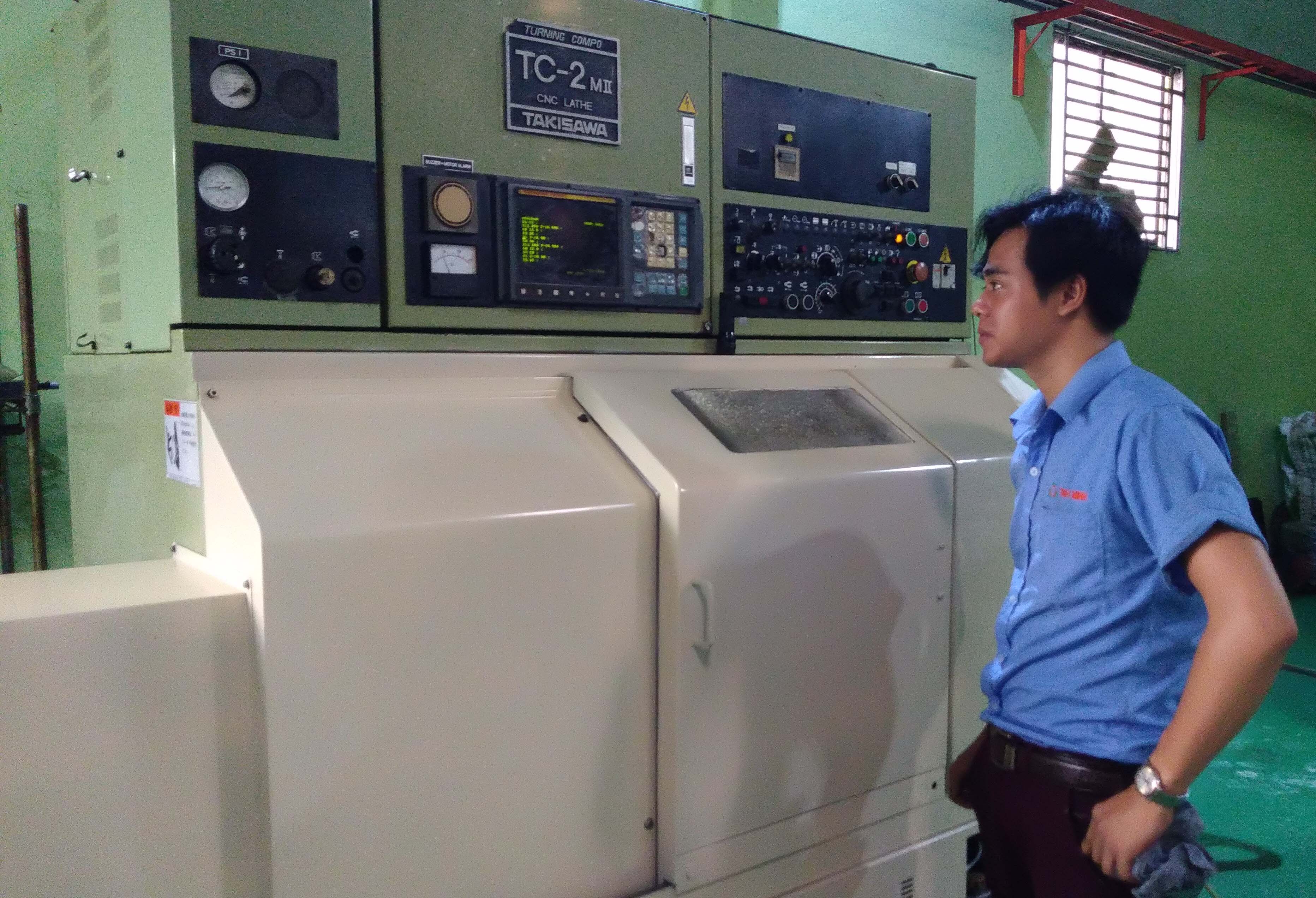 Máy tiện CNC