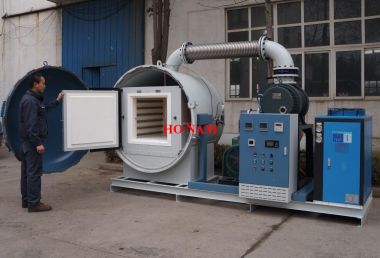 Lò nhiệt luyện chân không