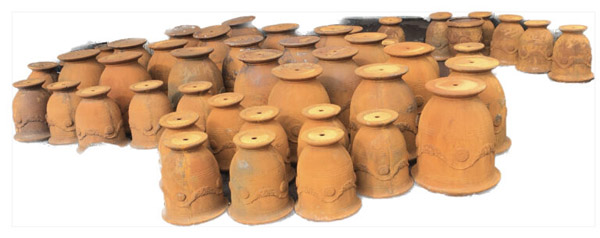 Lư và chậu cây gang đúc