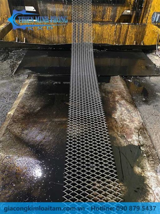 Lưới dập kéo giãn 25x50mm