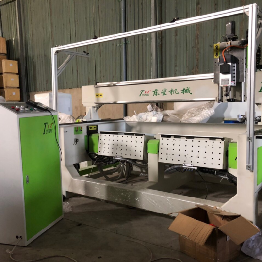 Máy CNC cắt ván gỗ cong 1 đầu 2 bàn