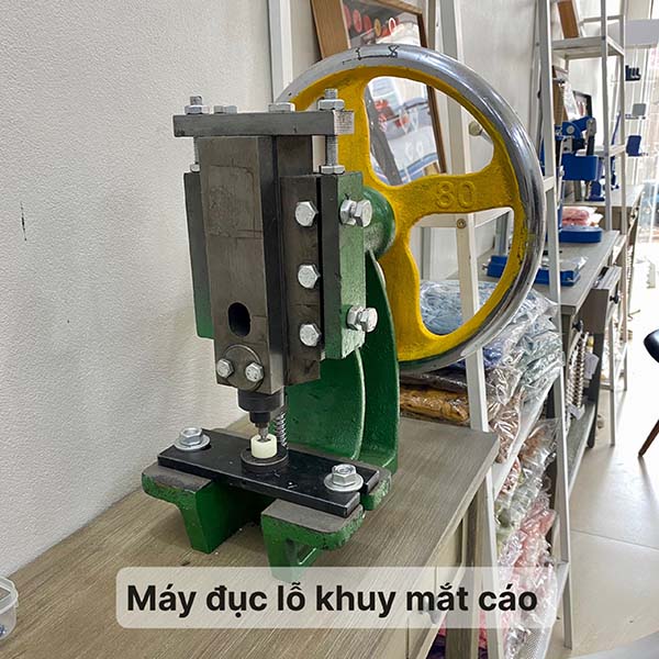 Máy đục lỗ khuy mắt cáo