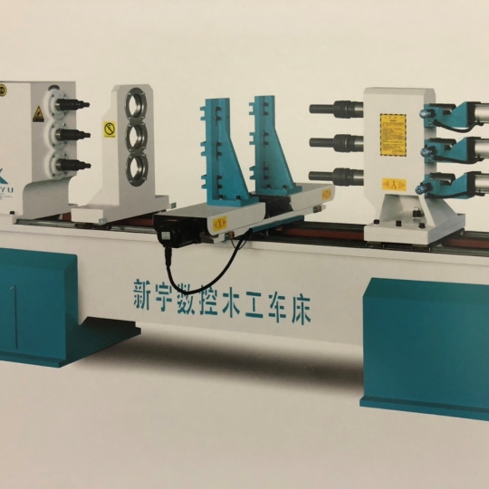 Máy tiện gỗ CNC