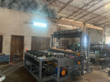 Máy đan lưới hàng rào đồng cỏ