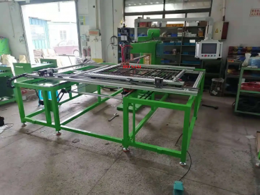 Máy hàn điểm bàn CNC