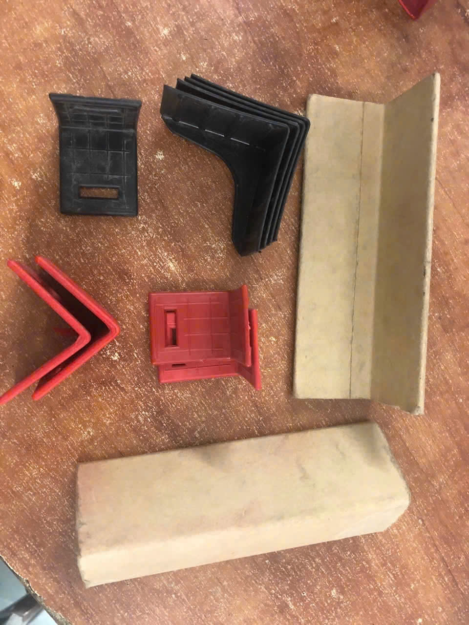 Nẹp góc nhựa và nẹp góc giấy