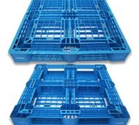 Pallet nhựa màu xanh