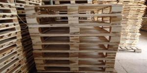 Pallet gỗ 4 hướng nâng