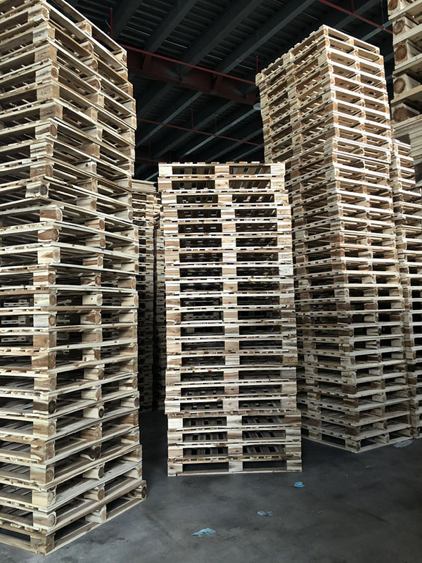 Pallet gỗ keo 4 hướng nâng