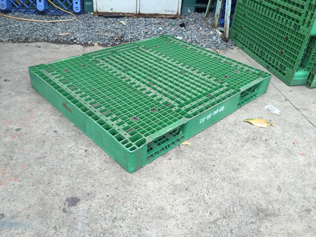 Pallet nhựa xanh 2 mặt