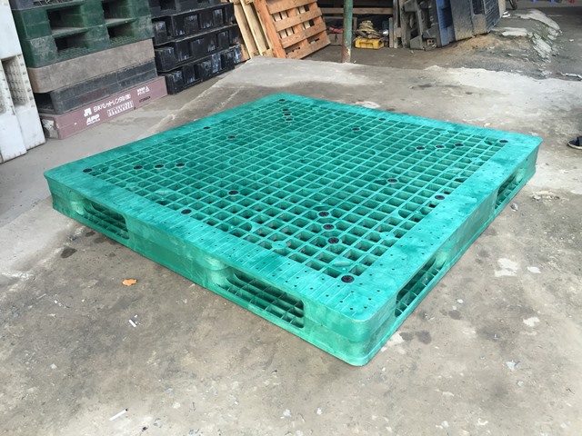 Pallet nhựa xanh 2 mặt