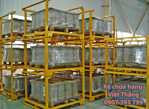 Pallet thép