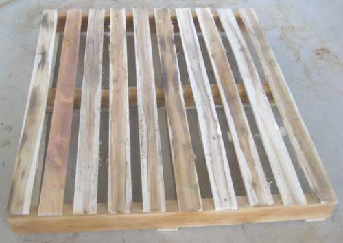 Pallet gỗ 2 hướng nâng