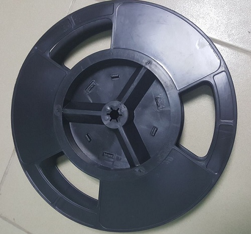 Plastic reel
