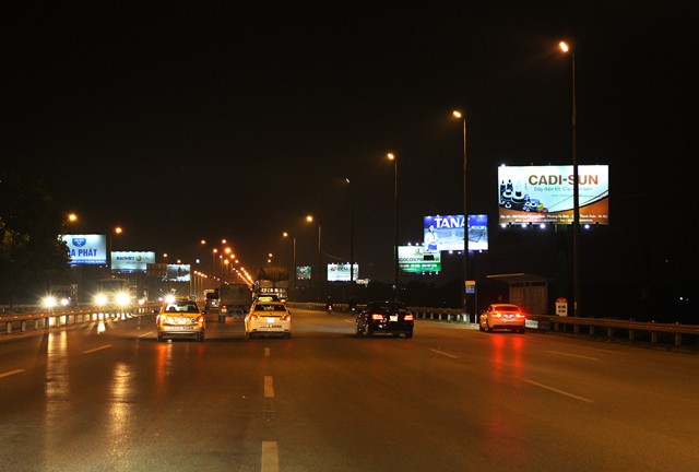 Quảng Cáo Billboard Ngoài Quốc Lộ