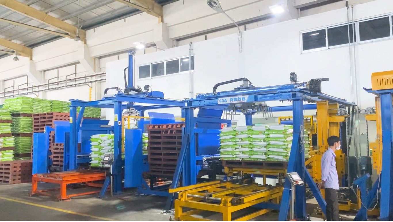 Robot gắp xếp bao tự động