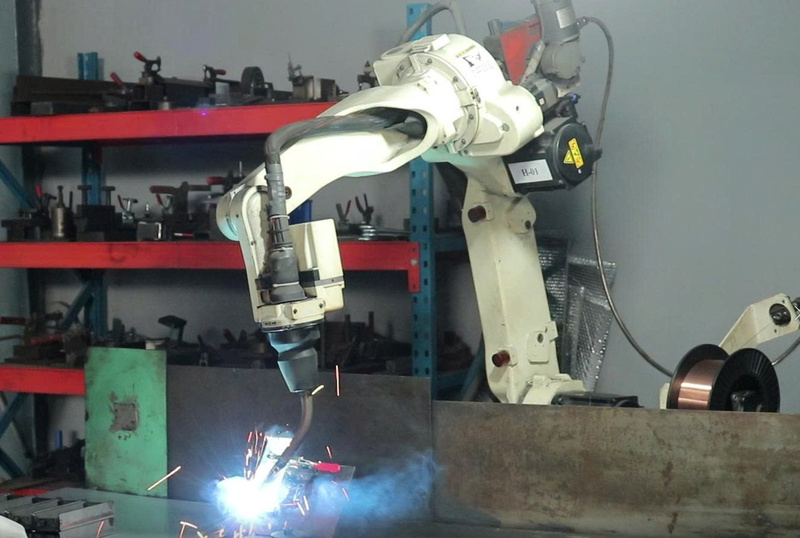 Robot hàn tự động