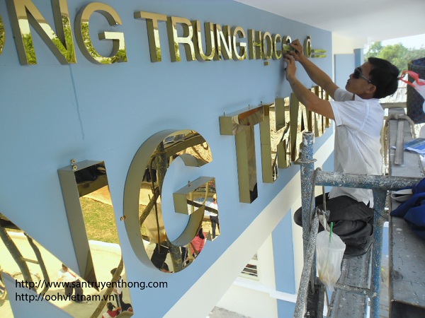 Thi công biển chữ nổi