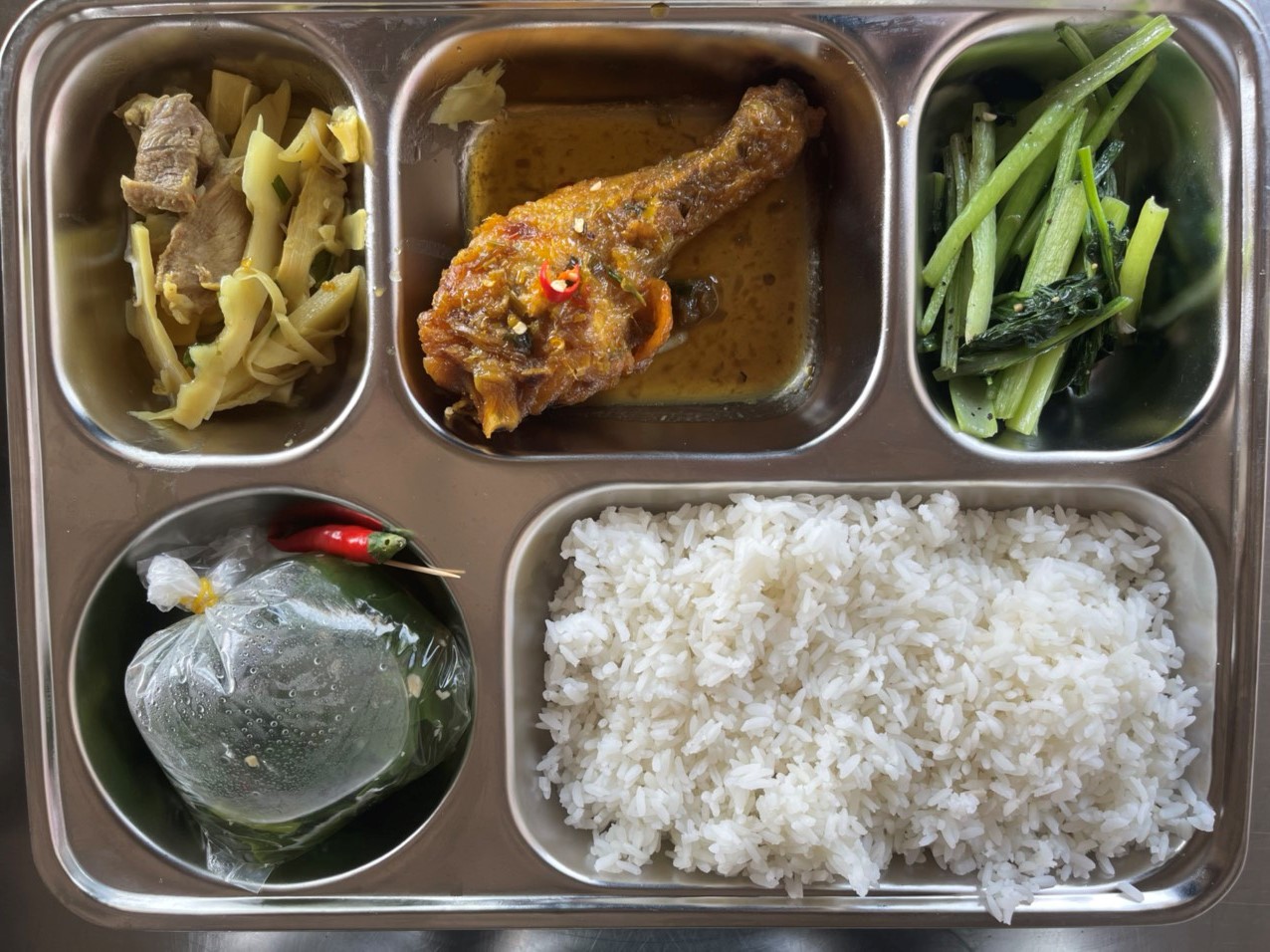 Suất ăn 2 món mặn