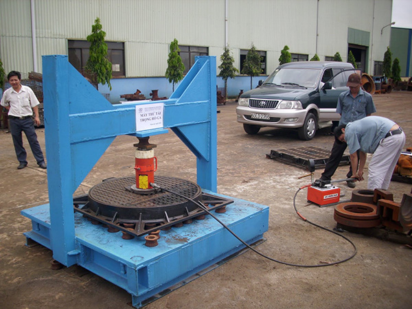 Thiết bị thử tải trọng nắp hố ga