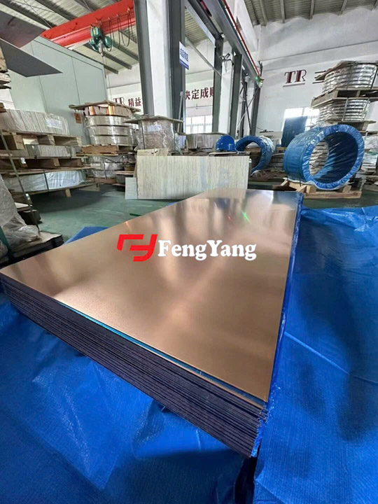 Tấm kim loại màu