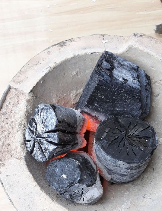 Than trắng cây vải, nhãn